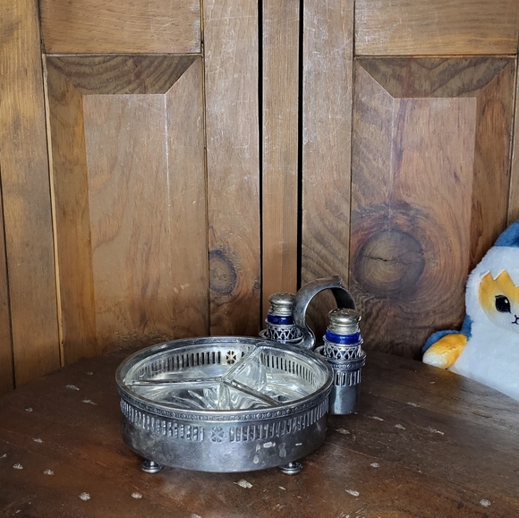 Elegant Silver and Blue Condiment Set - Picture 4 of 16